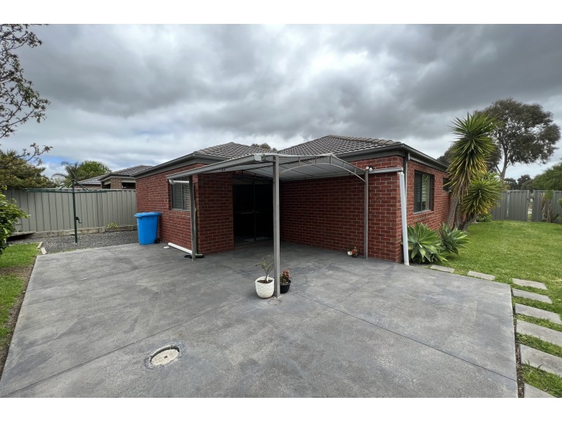 1 Tattle Grove, Cranbourne East VIC 3977