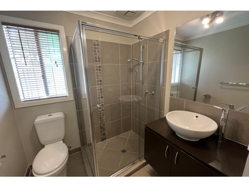 1 Tattle Grove, Cranbourne East VIC 3977