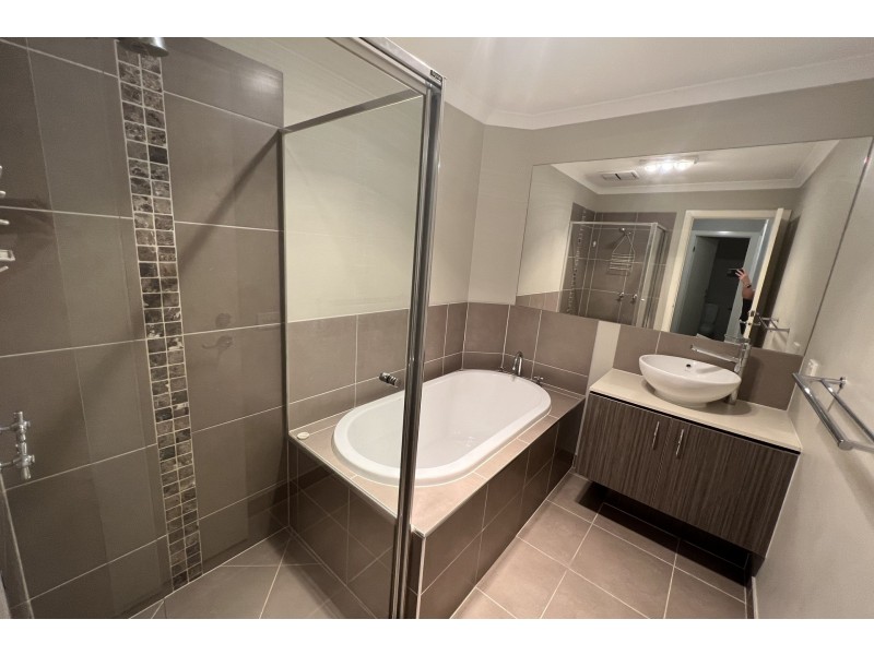 1 Tattle Grove, Cranbourne East VIC 3977