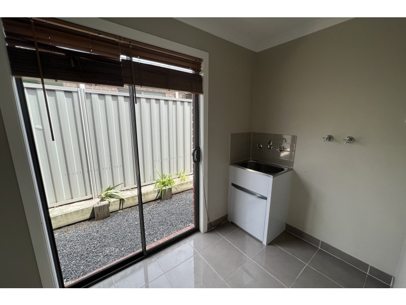 1 Tattle Grove, Cranbourne East VIC 3977