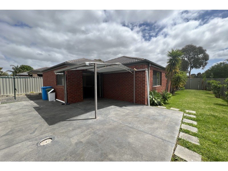 1 Tattle Grove, Cranbourne East VIC 3977