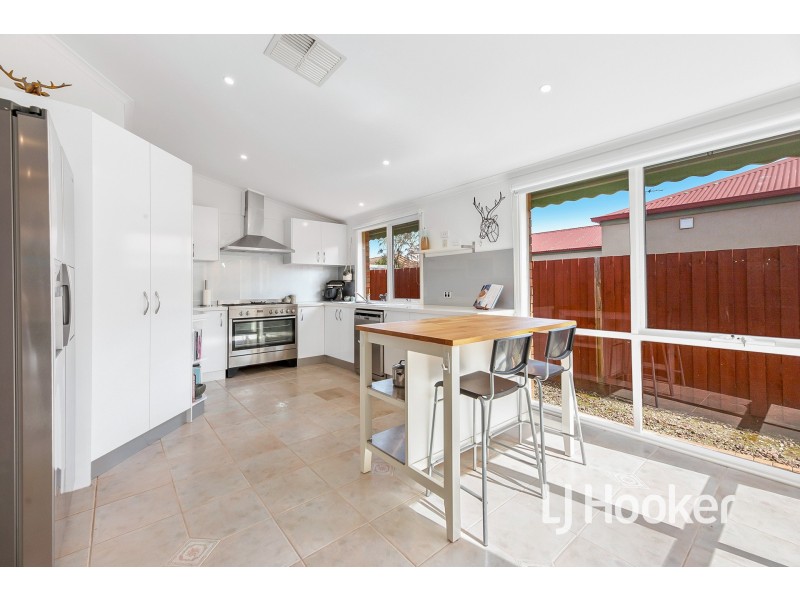 23 Baringa Park Drive, Narre Warren South VIC 3805