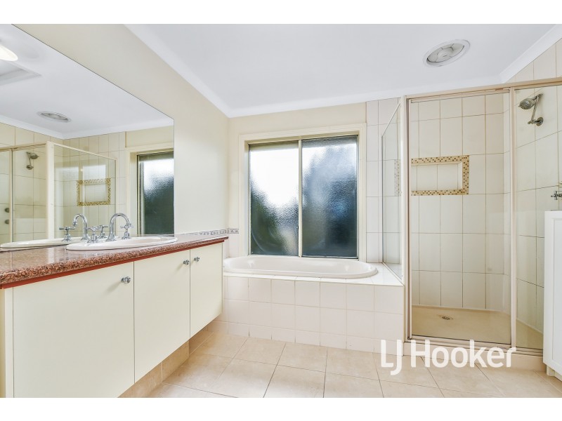 2 Kingsley Court, Lynbrook VIC 3975