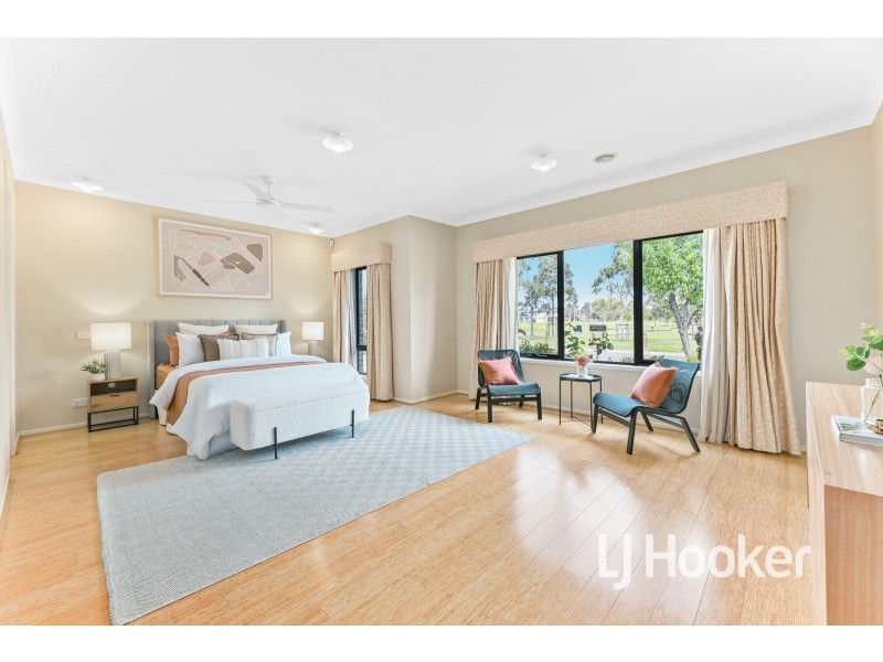 2 Riverbank Close, Clyde North VIC 3978