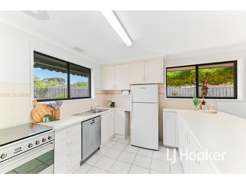 11 Alma Road, Hampton Park VIC 3976
