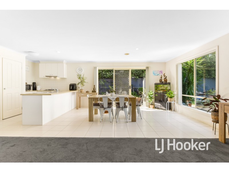 61 The Parkway, Pakenham VIC 3810