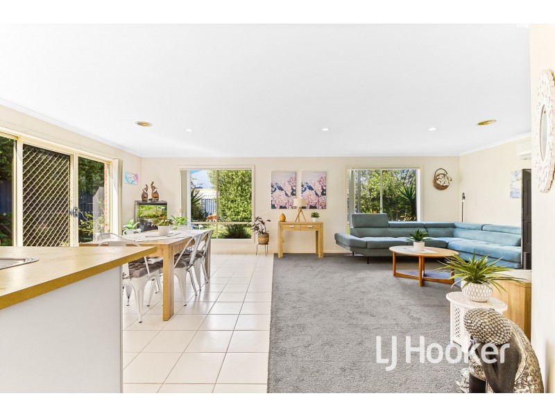 61 The Parkway, Pakenham VIC 3810