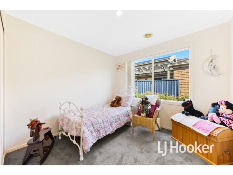 61 The Parkway, Pakenham VIC 3810