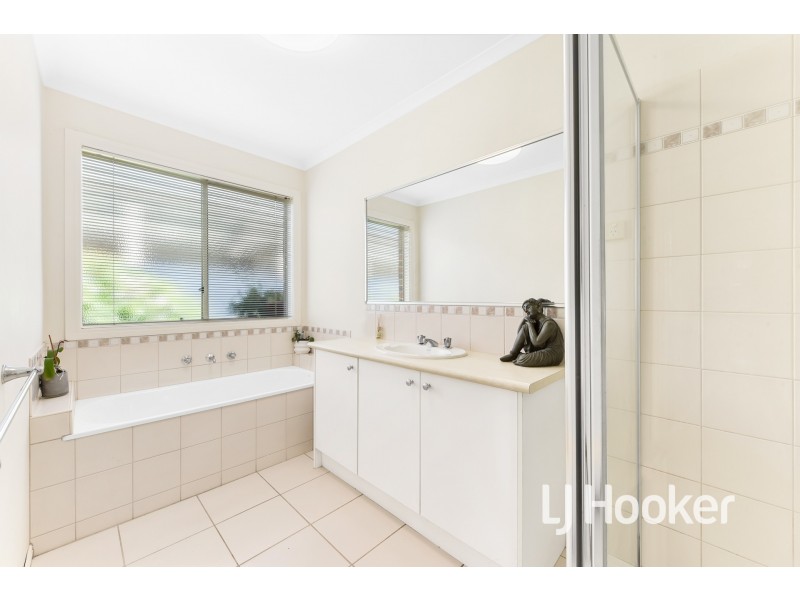 61 The Parkway, Pakenham VIC 3810