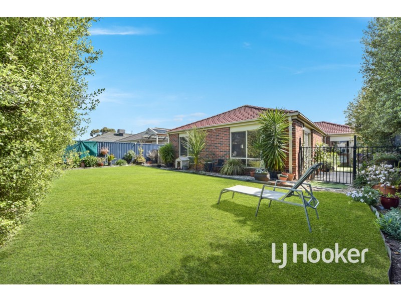 61 The Parkway, Pakenham VIC 3810