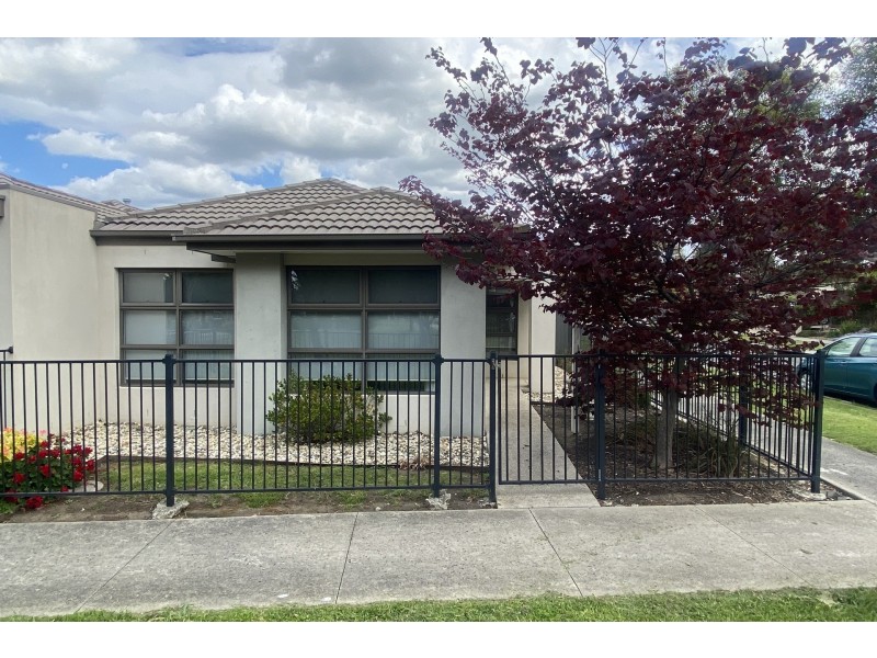 1 Hutton Way, Cranbourne East VIC 3977