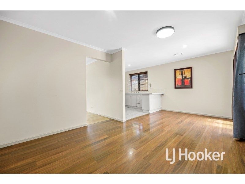 8 Ellindale Close, Hampton Park VIC 3976