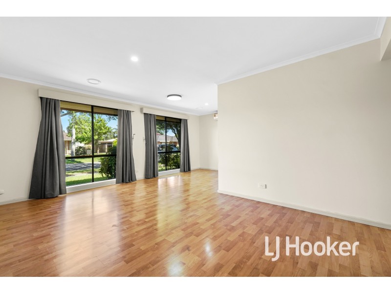 8 Ellindale Close, Hampton Park VIC 3976