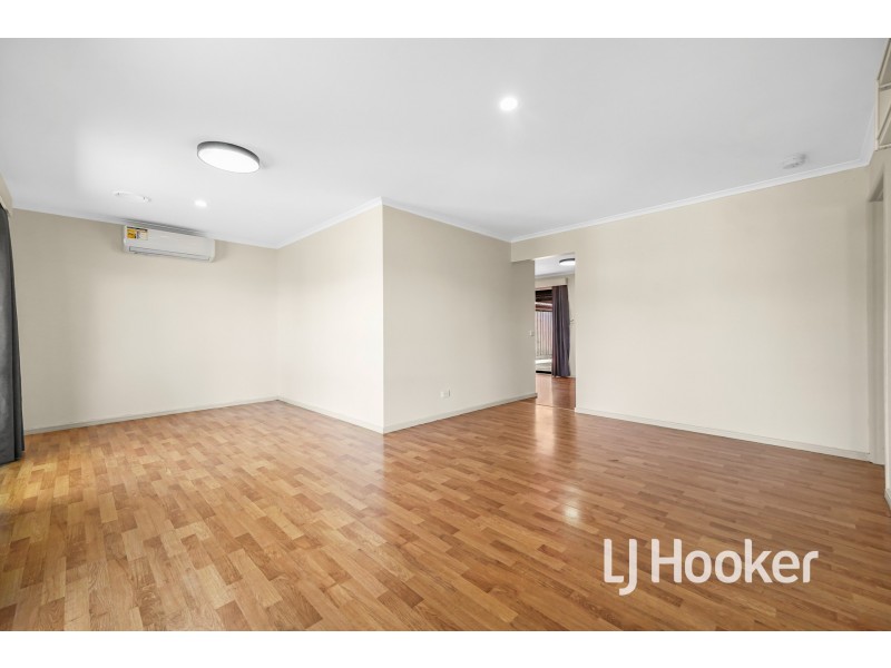 8 Ellindale Close, Hampton Park VIC 3976