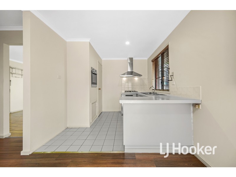 8 Ellindale Close, Hampton Park VIC 3976