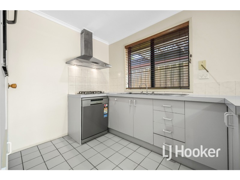 8 Ellindale Close, Hampton Park VIC 3976