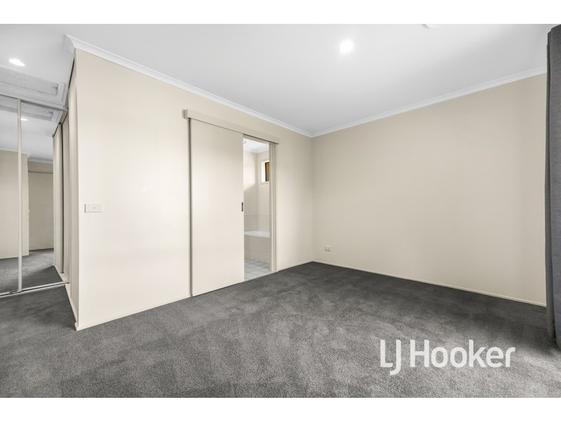 8 Ellindale Close, Hampton Park VIC 3976