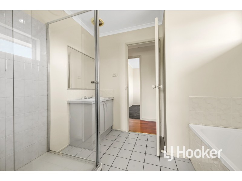 8 Ellindale Close, Hampton Park VIC 3976