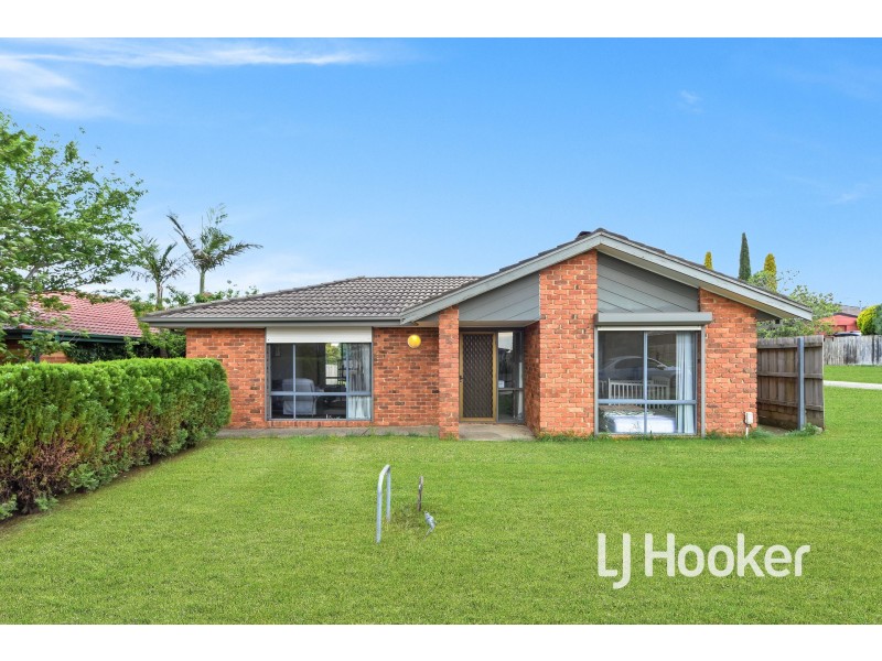 35 Ralph Crescent, Hampton Park VIC 3976
