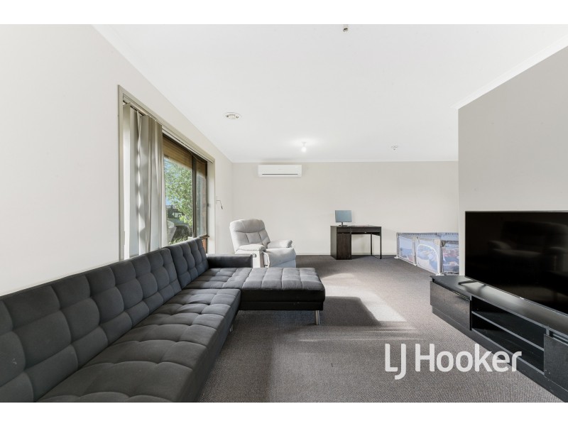 35 Ralph Crescent, Hampton Park VIC 3976