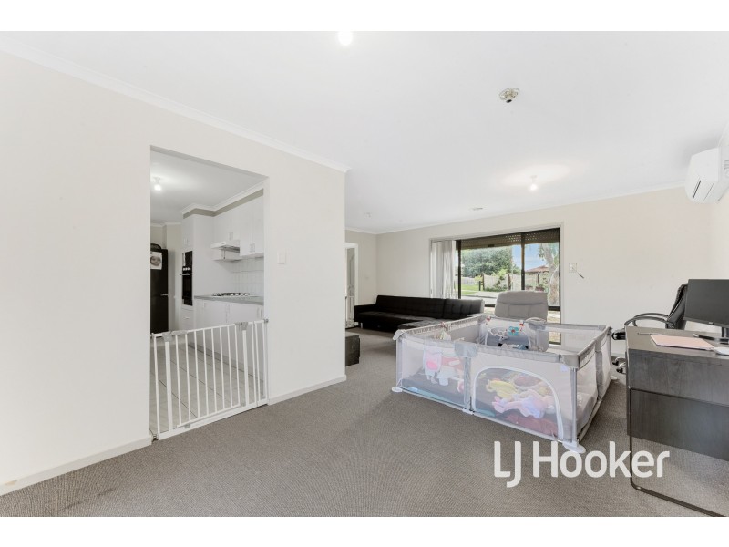 35 Ralph Crescent, Hampton Park VIC 3976