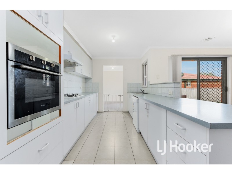 35 Ralph Crescent, Hampton Park VIC 3976