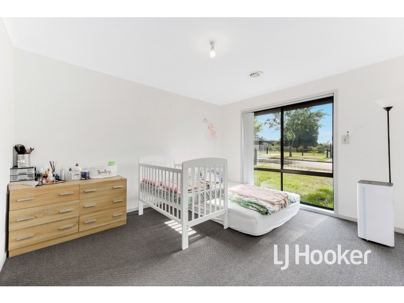 35 Ralph Crescent, Hampton Park VIC 3976