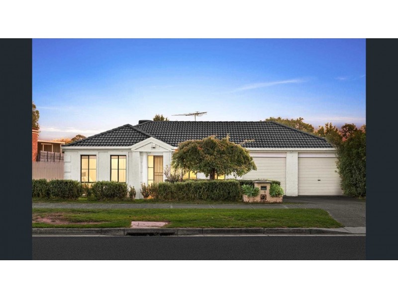 31 Hutchinson Drive, Lynbrook VIC 3975