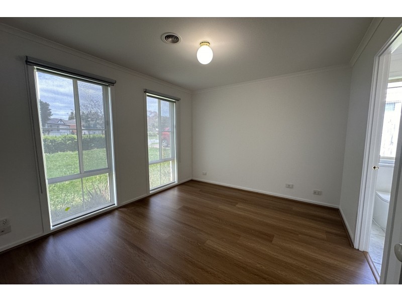 31 Hutchinson Drive, Lynbrook VIC 3975