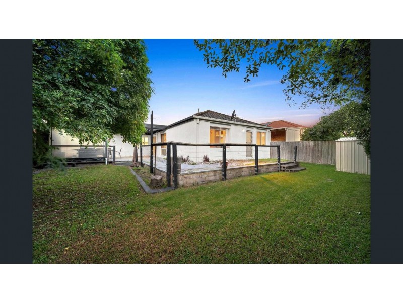 31 Hutchinson Drive, Lynbrook VIC 3975