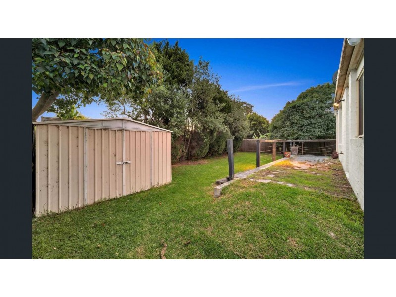 31 Hutchinson Drive, Lynbrook VIC 3975