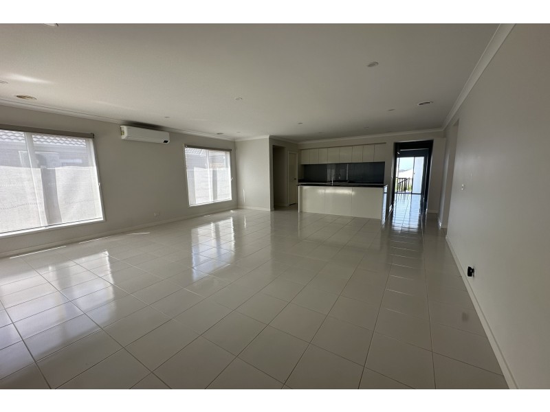 32 Vermillion Drive, Clyde VIC 3978