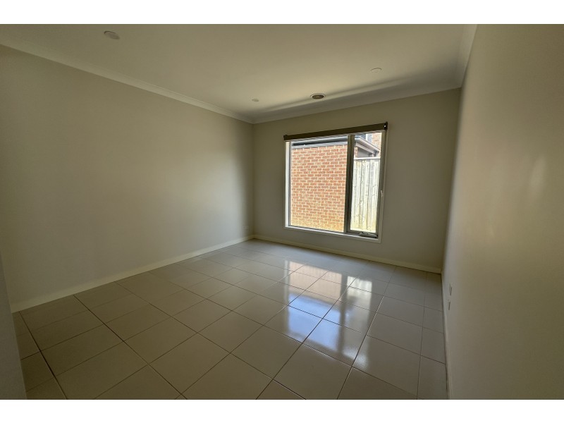 32 Vermillion Drive, Clyde VIC 3978