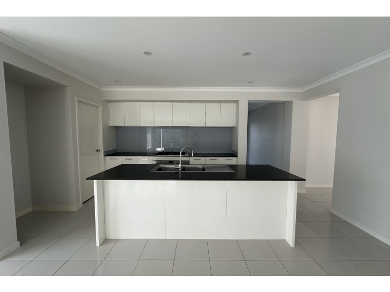 32 Vermillion Drive, Clyde VIC 3978