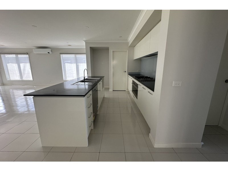 32 Vermillion Drive, Clyde VIC 3978