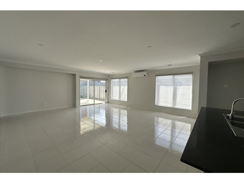 32 Vermillion Drive, Clyde VIC 3978