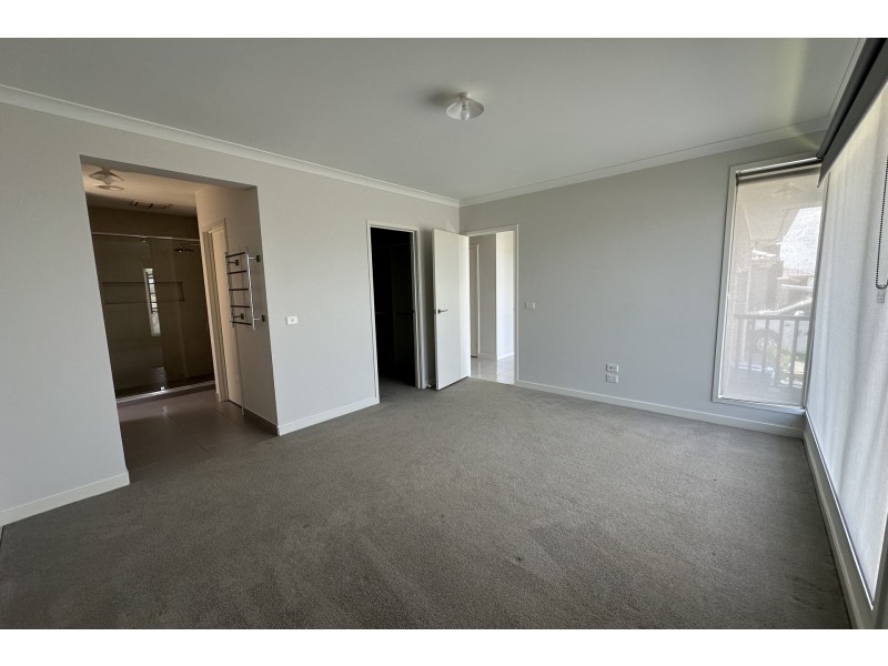 32 Vermillion Drive, Clyde VIC 3978