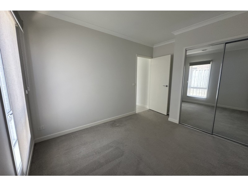 32 Vermillion Drive, Clyde VIC 3978