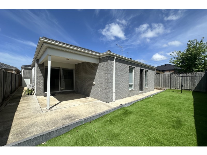 32 Vermillion Drive, Clyde VIC 3978