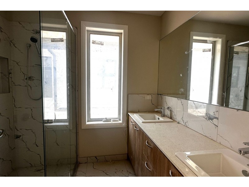6 Catalonia Way, Berwick VIC 3806