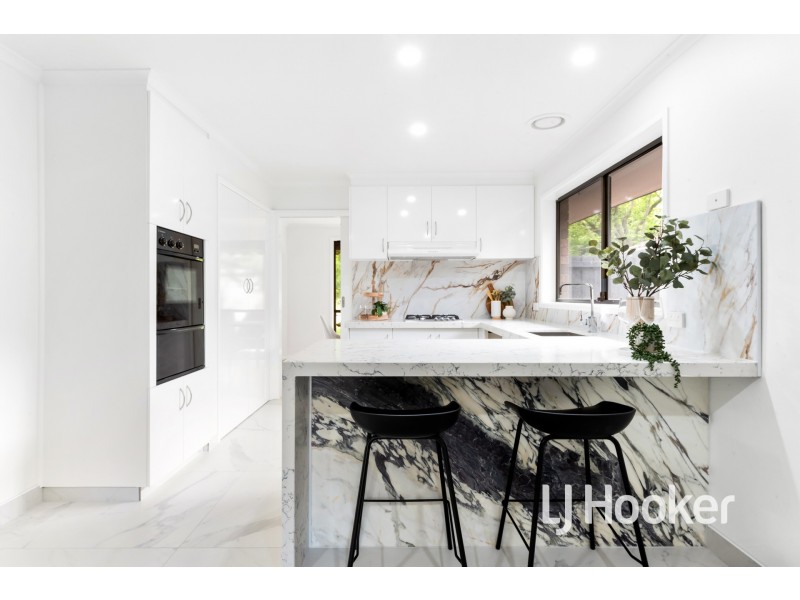 23 Escott Grove, Berwick VIC 3806