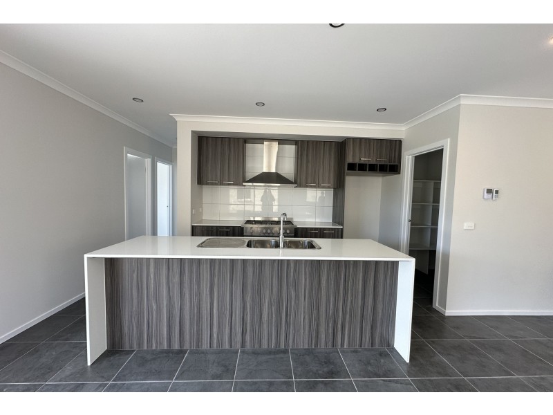 21 Arctic Street, Clyde North VIC 3978