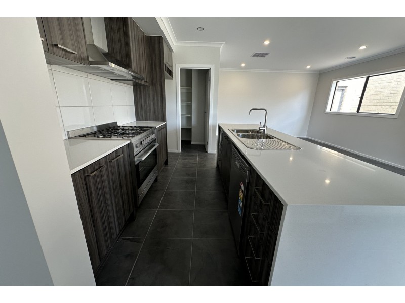 21 Arctic Street, Clyde North VIC 3978