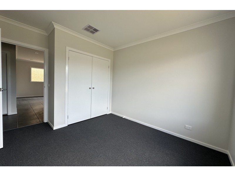 21 Arctic Street, Clyde North VIC 3978