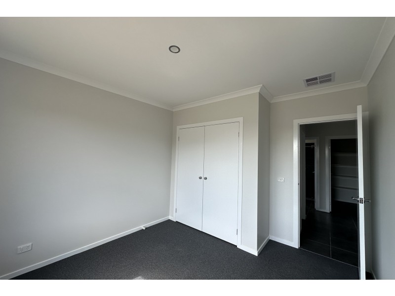 21 Arctic Street, Clyde North VIC 3978