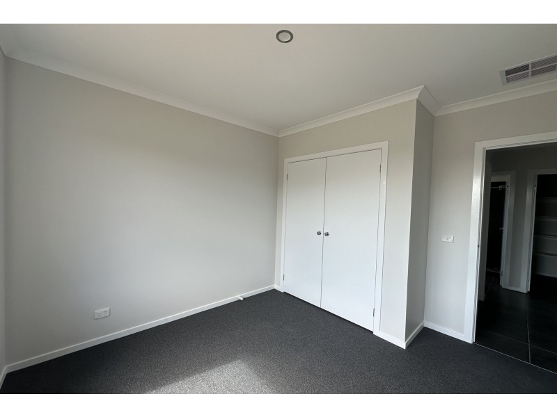 21 Arctic Street, Clyde North VIC 3978