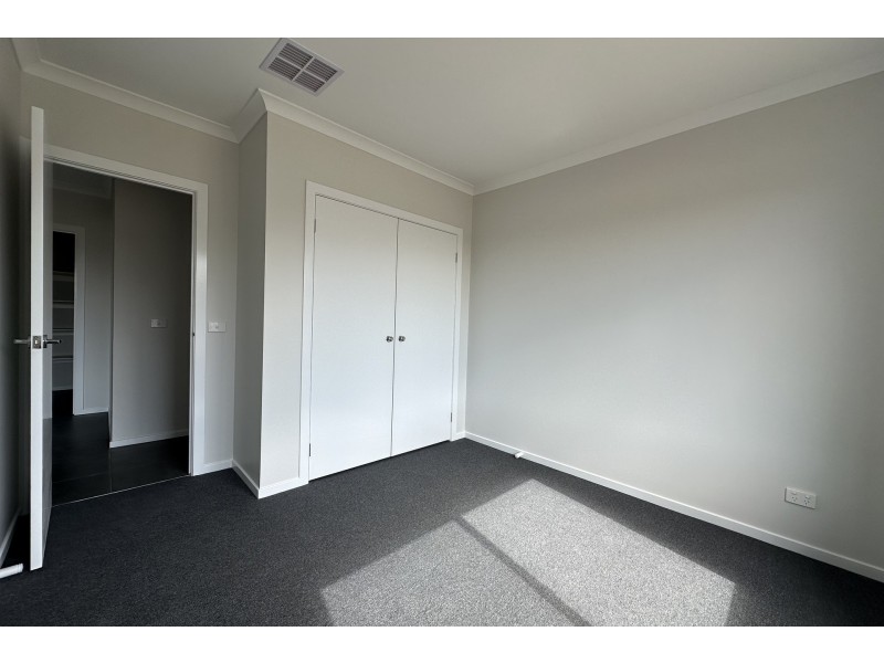 21 Arctic Street, Clyde North VIC 3978