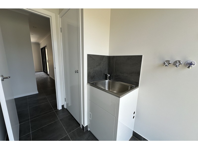 21 Arctic Street, Clyde North VIC 3978