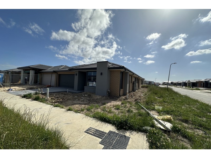 21 Arctic Street, Clyde North VIC 3978