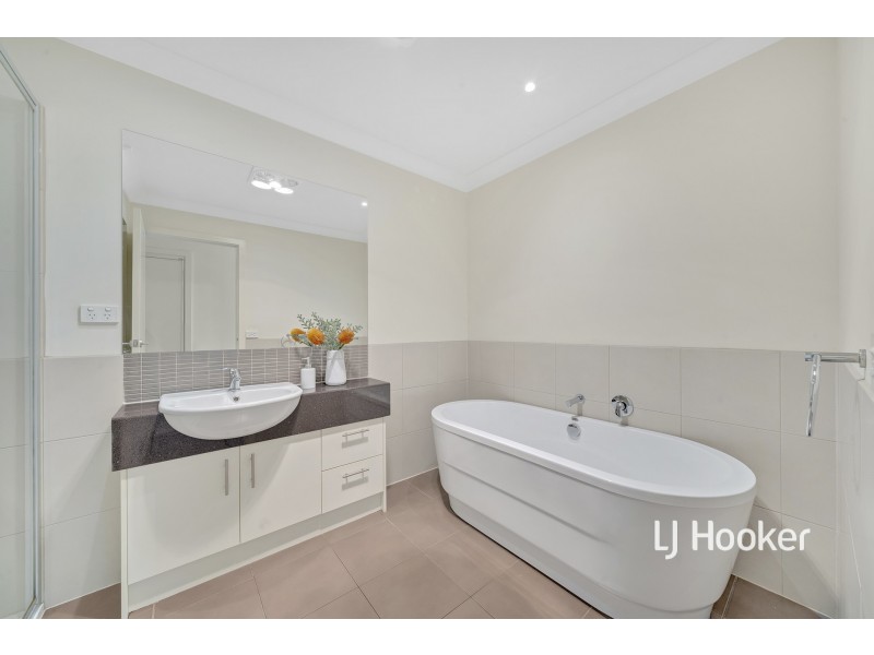 25 Tilbavale Close, Hallam VIC 3803